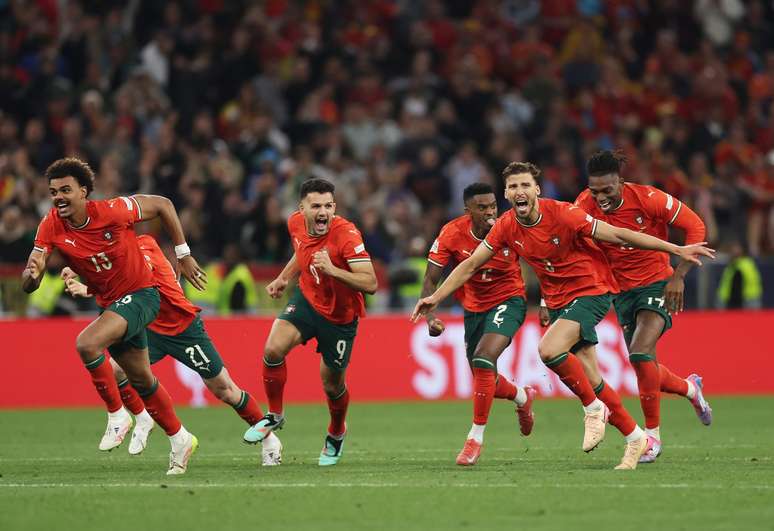 Portugal derrota a Espanha e é campeão da Liga das Nações. 