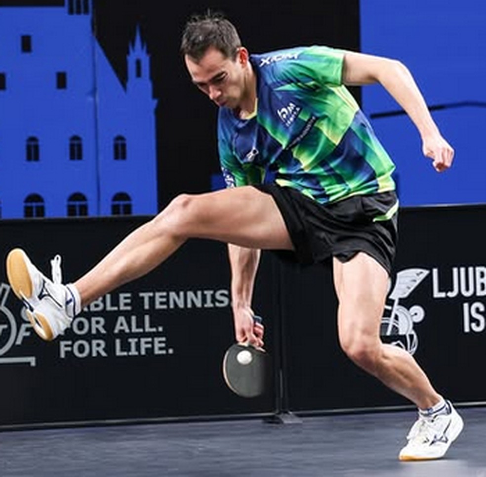 Hugo Calderano rebate por baixo da perna no WTT de Star Contender Ljubljana — Foto: Reprodução Instagram