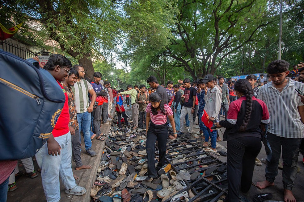 Torcedores ocuparam o entorno de estádio de críquete na Índia — Foto: Getty Images